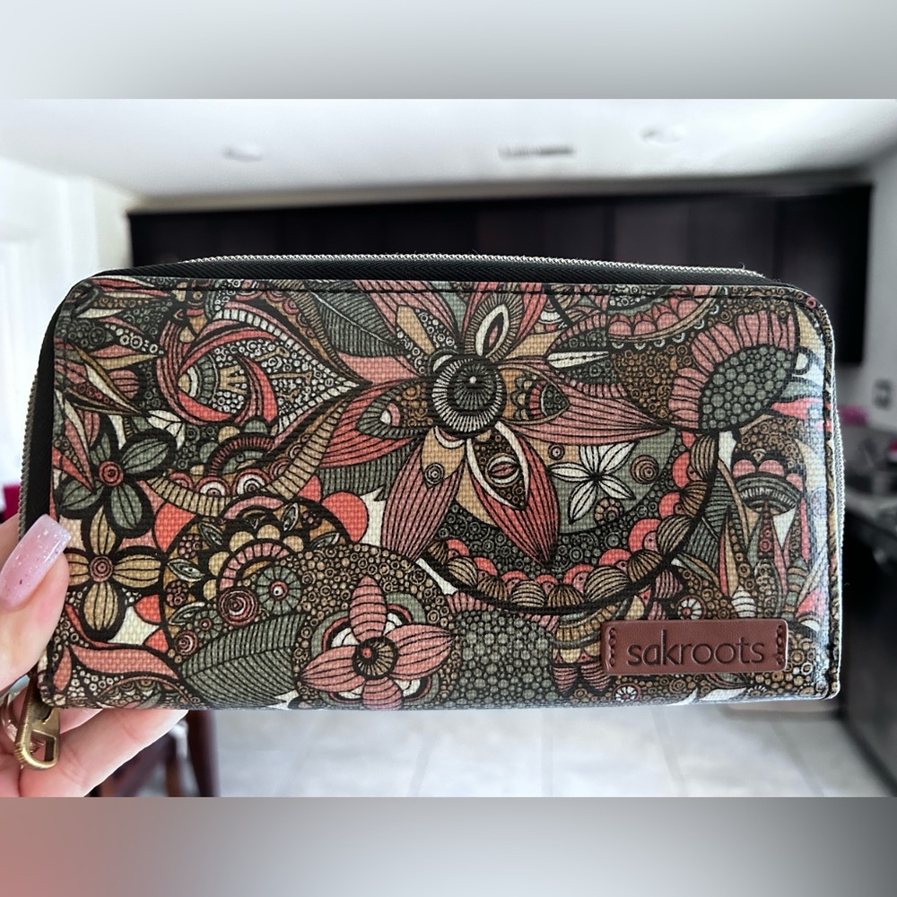Sakroots Women's Artistic Floral Wallet - Earth Tones